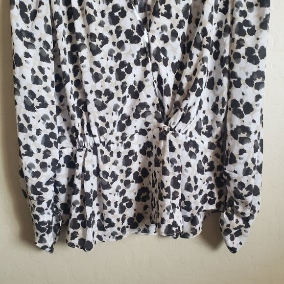 CAbi 5898 Rosette Leopard Wrap Peplum Blouse Animal Print Ruched Size Women's S - Picture 4 of 12